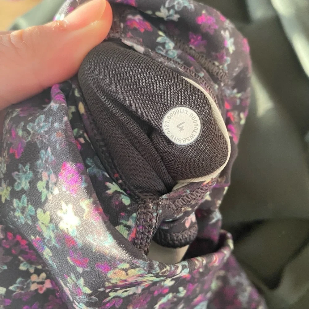 Lululemon Athletica high waisted vibrant Purple mini floral Leggings size 4